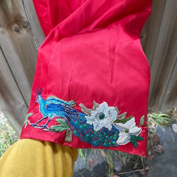 Vintage 50s Hand Embroidered PEACOCKS FLOWERS Long SKIRT Red Satin 32" waist - Picture 4 of 11